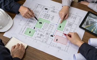 设备视频现场噪声很大,讲解应该同期录还是后配